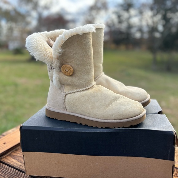 UGG Women's Bailey Button Ankle Boots - Size 8 Sand - Picture 4 of 9